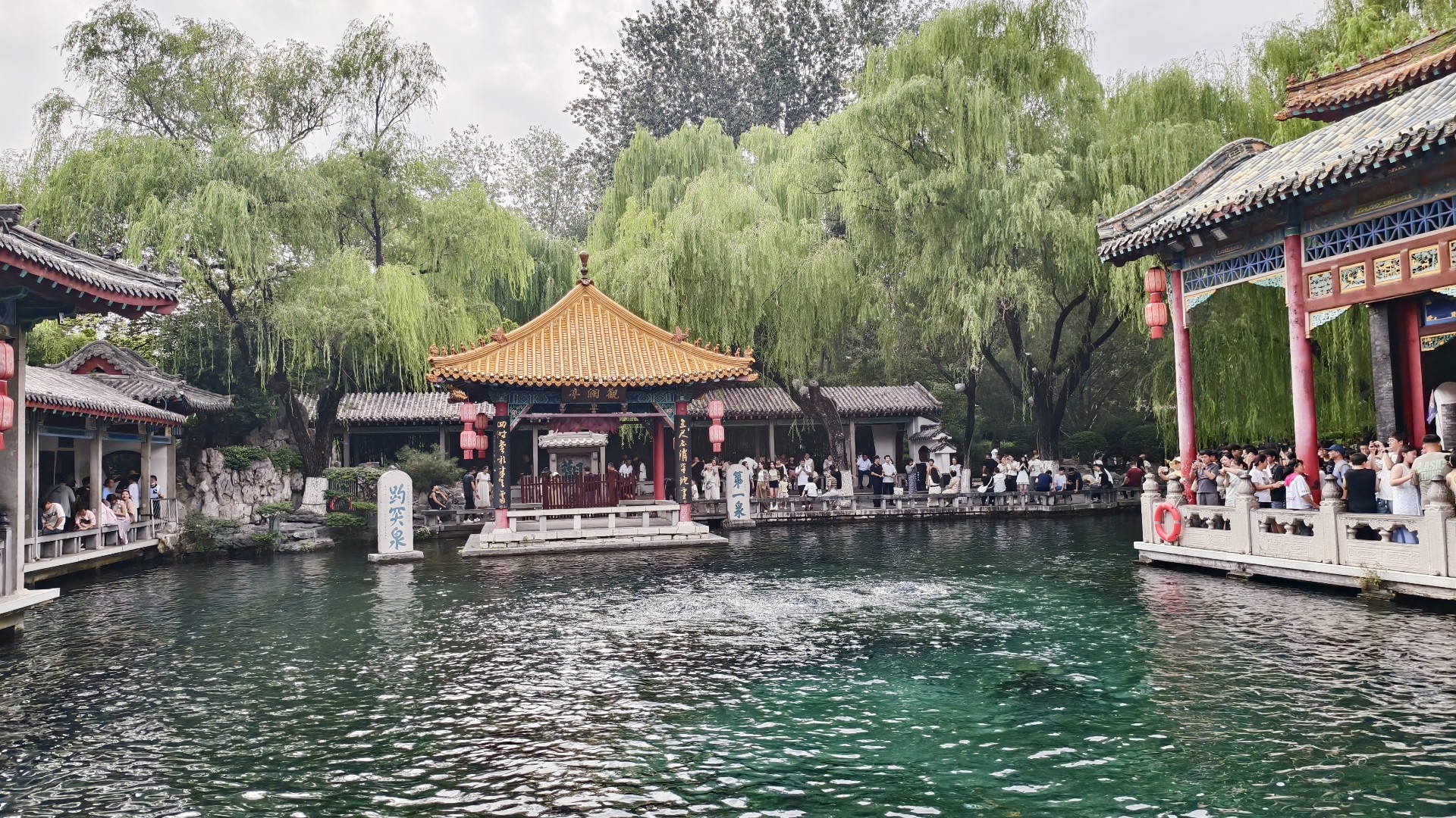 趵突泉.jpg